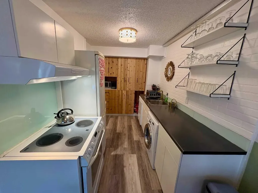1607 26 Avenue SW Calgary AB T2T 1C7