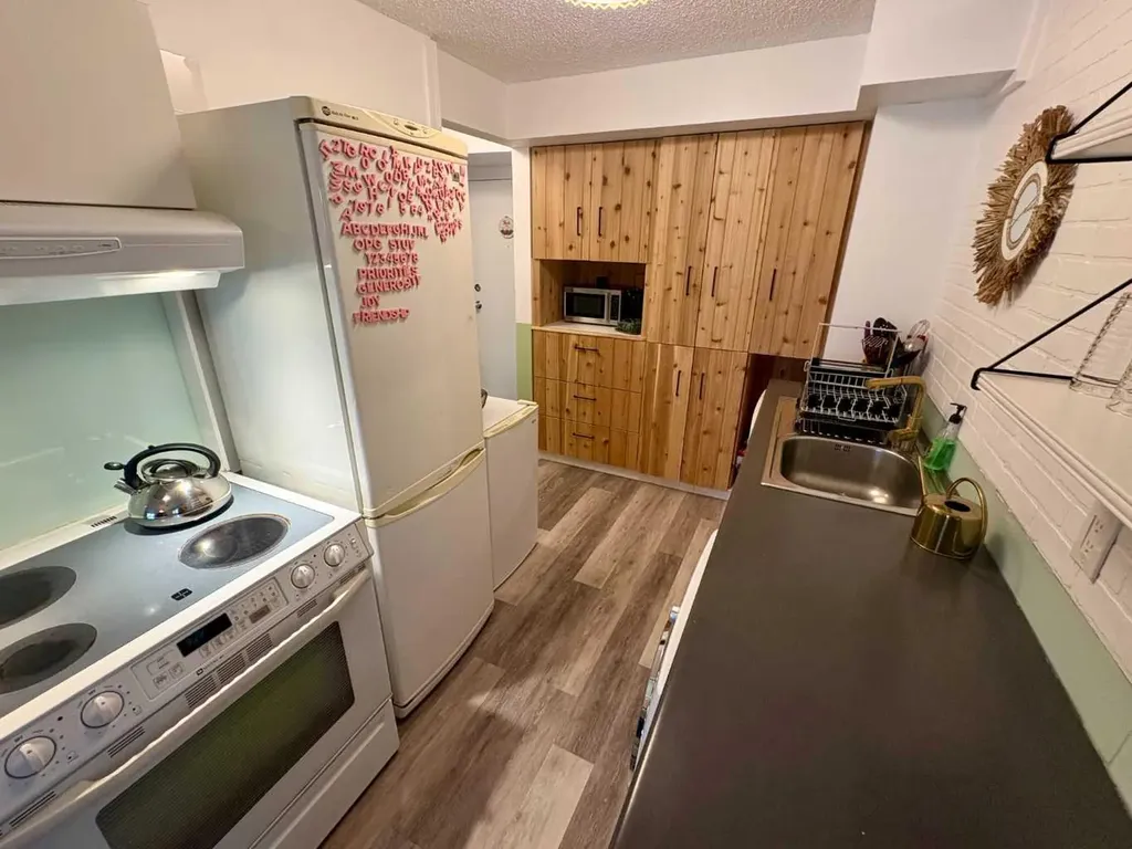 1607 26 Avenue SW Calgary AB T2T 1C7