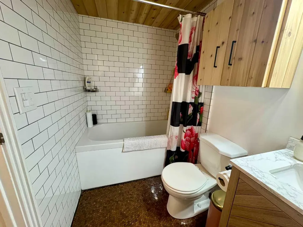 1607 26 Avenue SW Calgary AB T2T 1C7