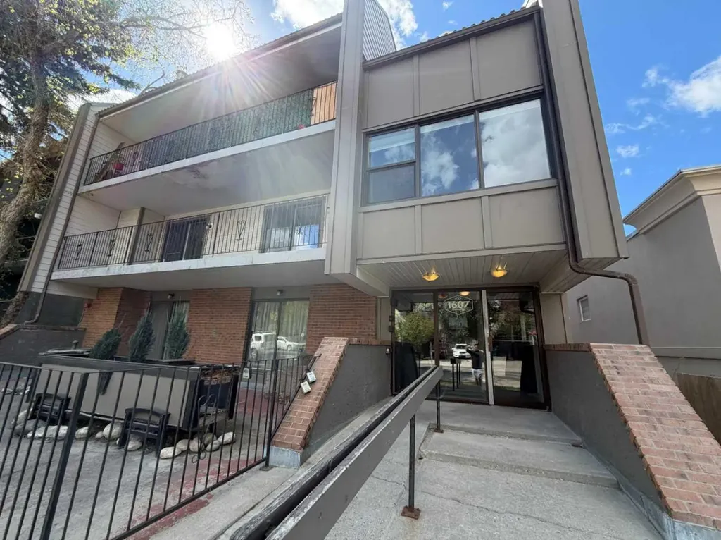 1607 26 Avenue SW Calgary AB T2T 1C7
