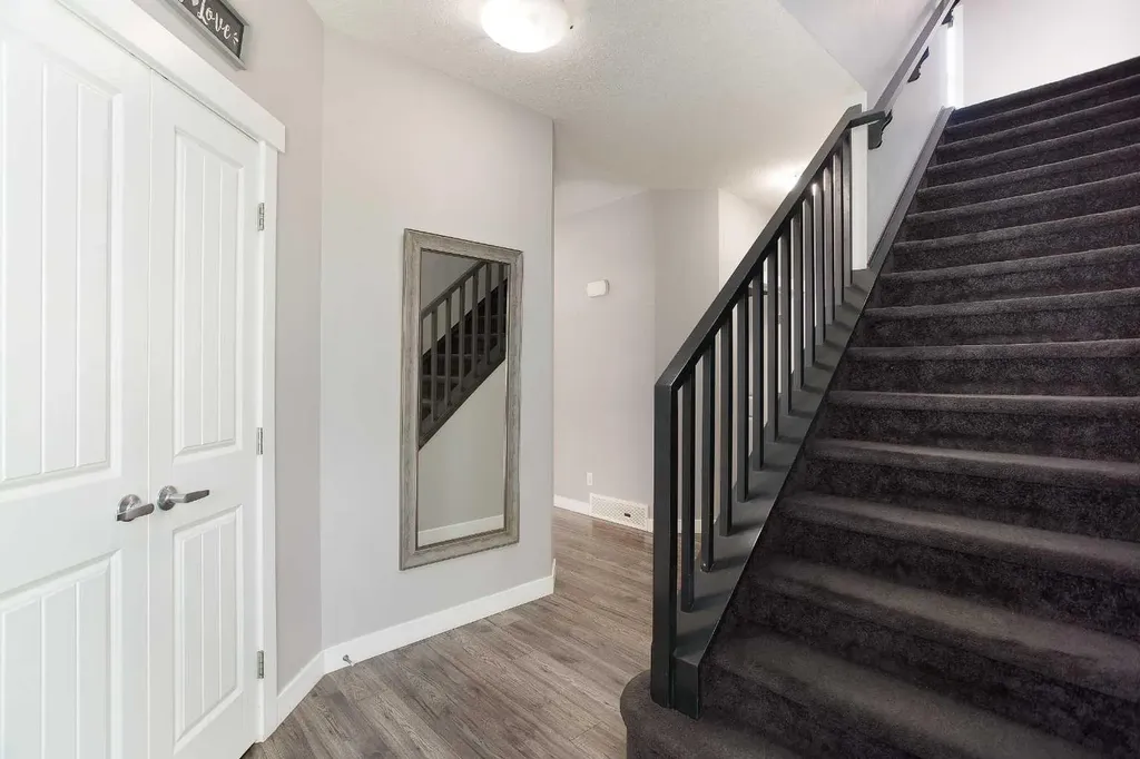 342 Hillcrest Circle SW Airdrie AB T4B 4B3