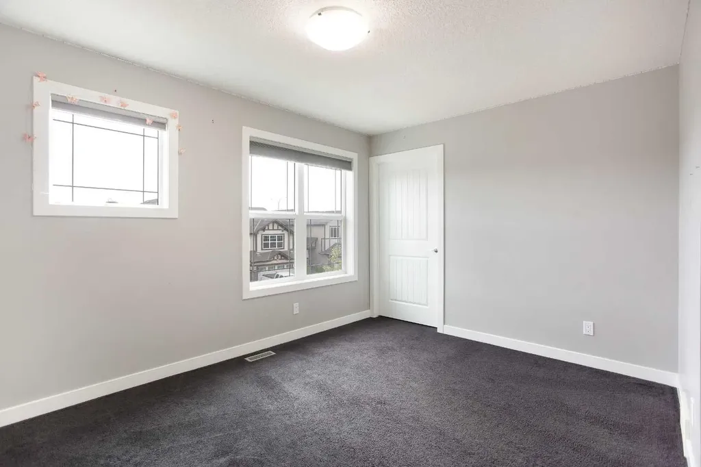 342 Hillcrest Circle SW Airdrie AB T4B 4B3