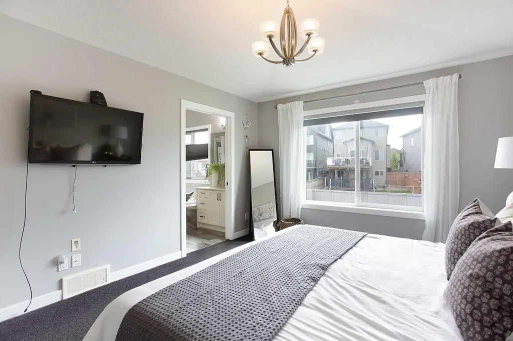 342 Hillcrest Circle SW Airdrie AB T4B 4B3