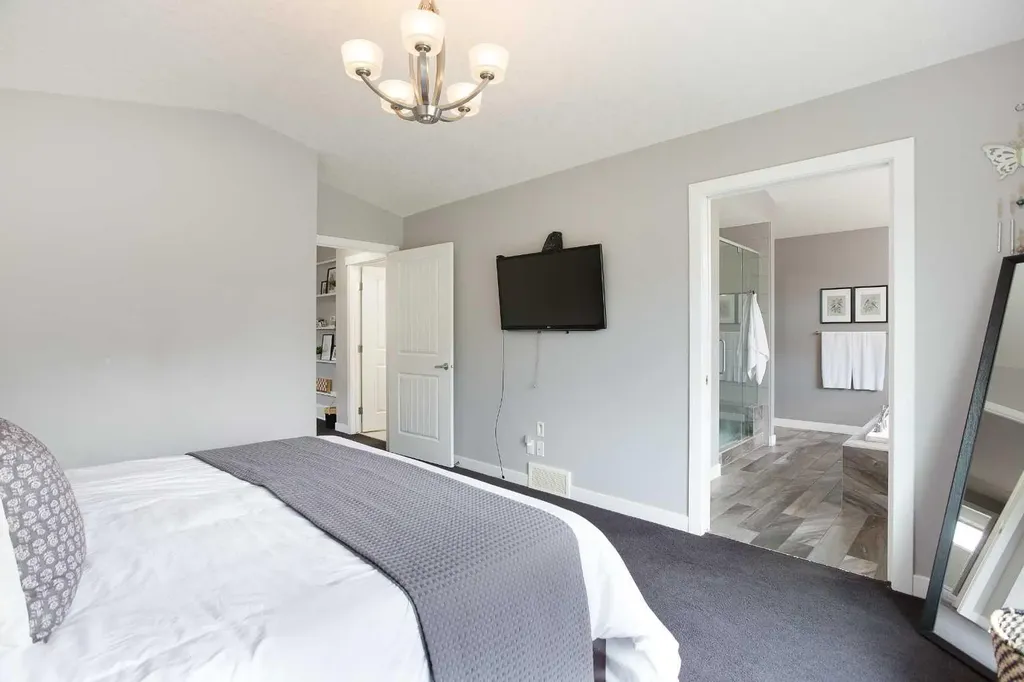 342 Hillcrest Circle SW Airdrie AB T4B 4B3