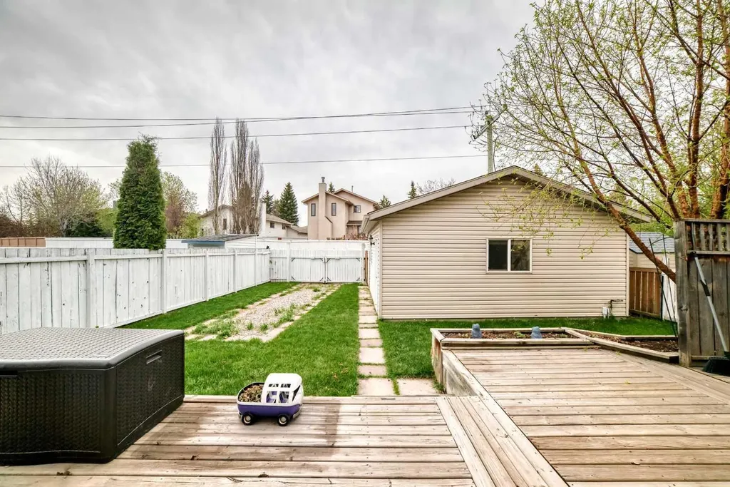 481 Sunmills Drive SE Calgary AB T2X 2T5