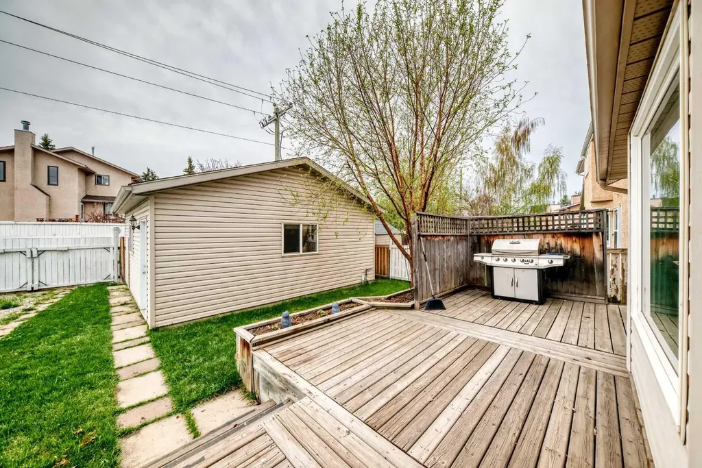 481 Sunmills Drive SE Calgary AB T2X 2T5