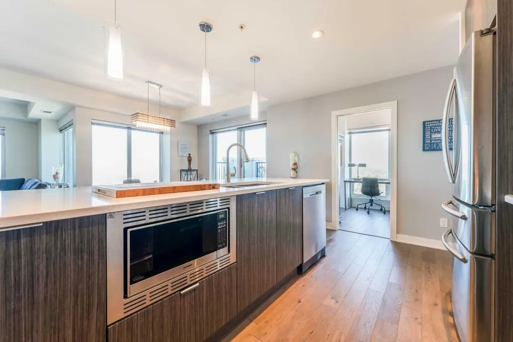 930 6 Avenue SW Calgary AB T2P 1J3
