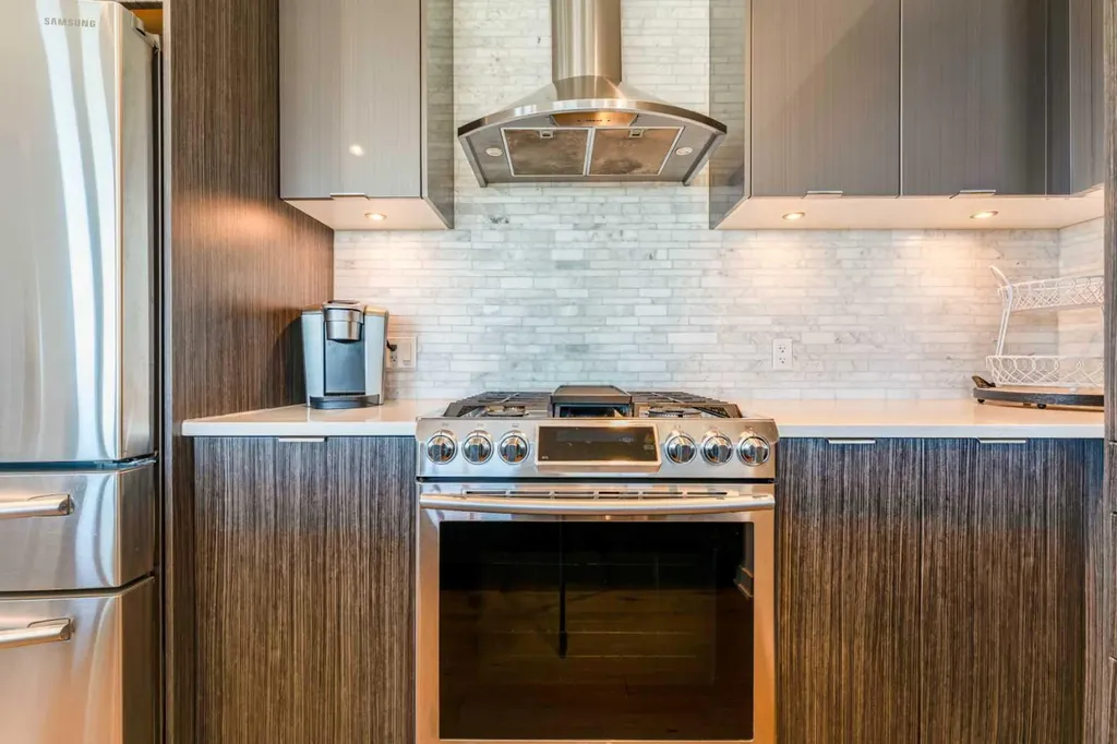 930 6 Avenue SW Calgary AB T2P 1J3