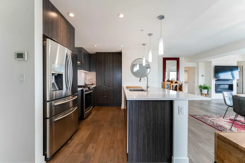930 6 Avenue SW Calgary AB T2P 1J3