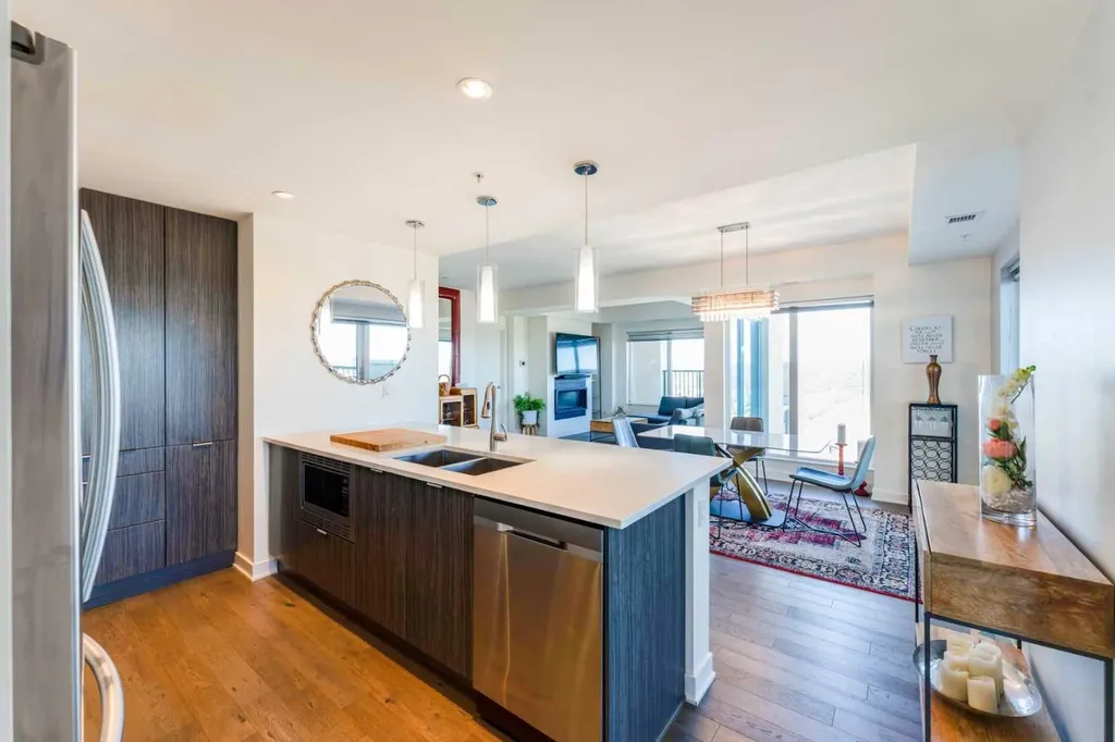 930 6 Avenue SW Calgary AB T2P 1J3