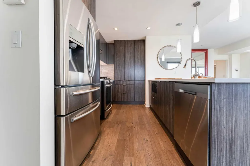 930 6 Avenue SW Calgary AB T2P 1J3