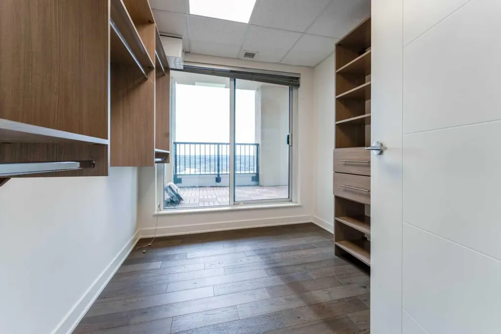 930 6 Avenue SW Calgary AB T2P 1J3