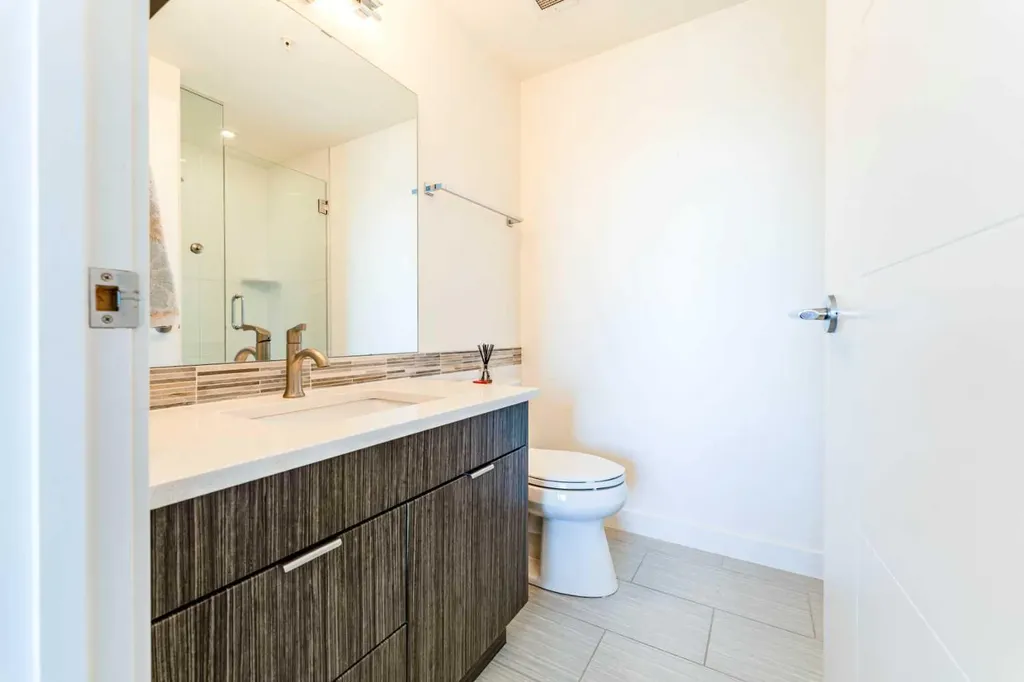 930 6 Avenue SW Calgary AB T2P 1J3
