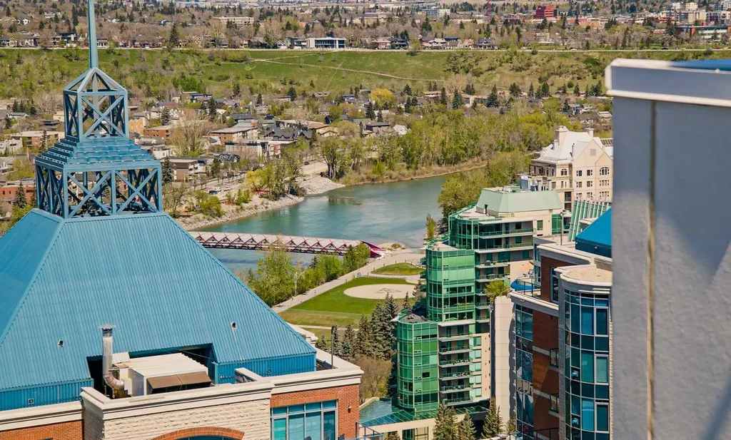 930 6 Avenue SW Calgary AB T2P 1J3