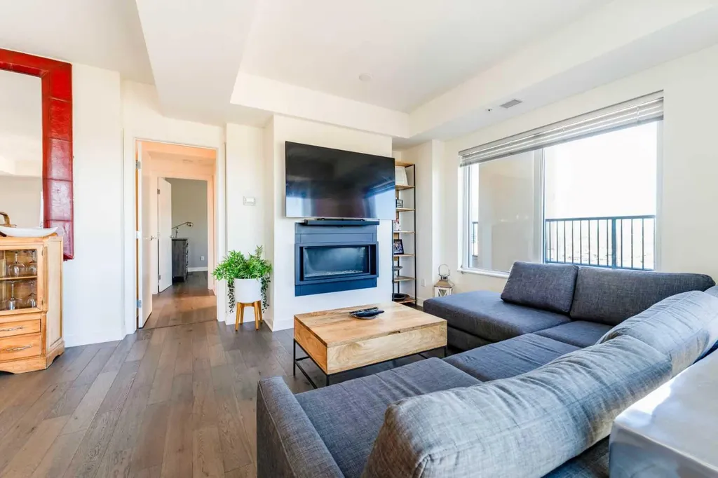 930 6 Avenue SW Calgary AB T2P 1J3