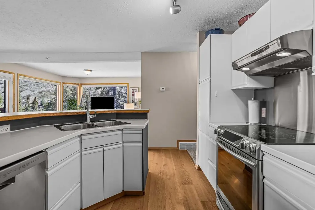 9 Blackrock Crescent W Canmore AB T1W 1A2