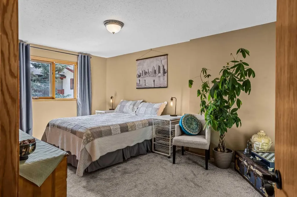 9 Blackrock Crescent W Canmore AB T1W 1A2