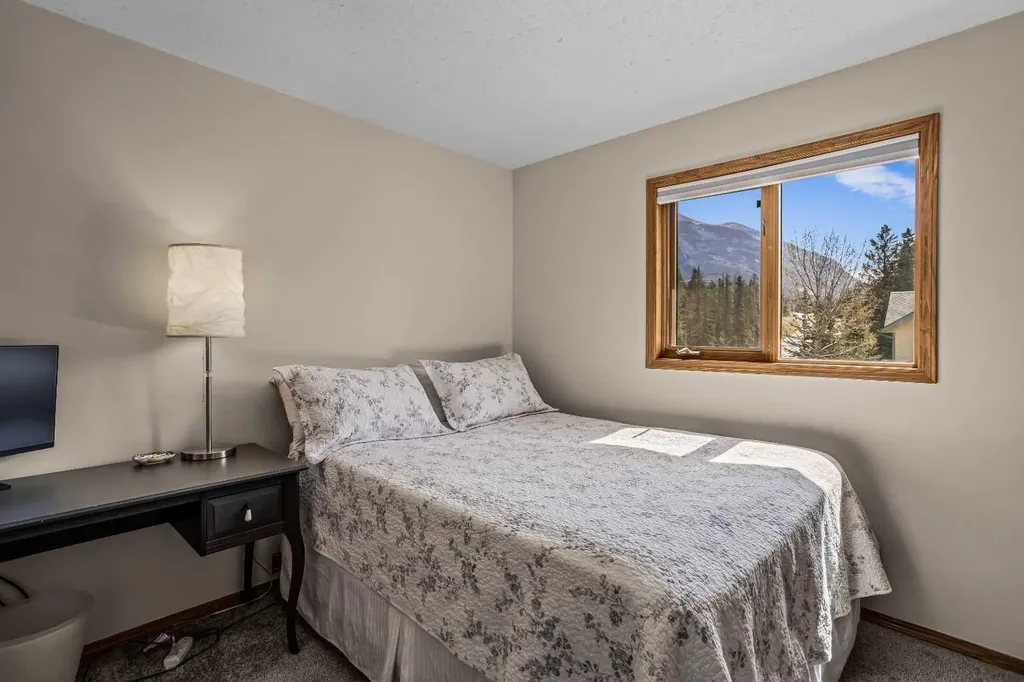 9 Blackrock Crescent W Canmore AB T1W 1A2