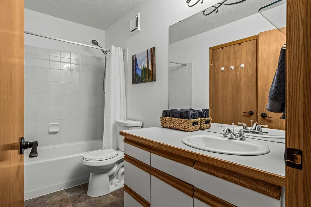 9 Blackrock Crescent W Canmore AB T1W 1A2