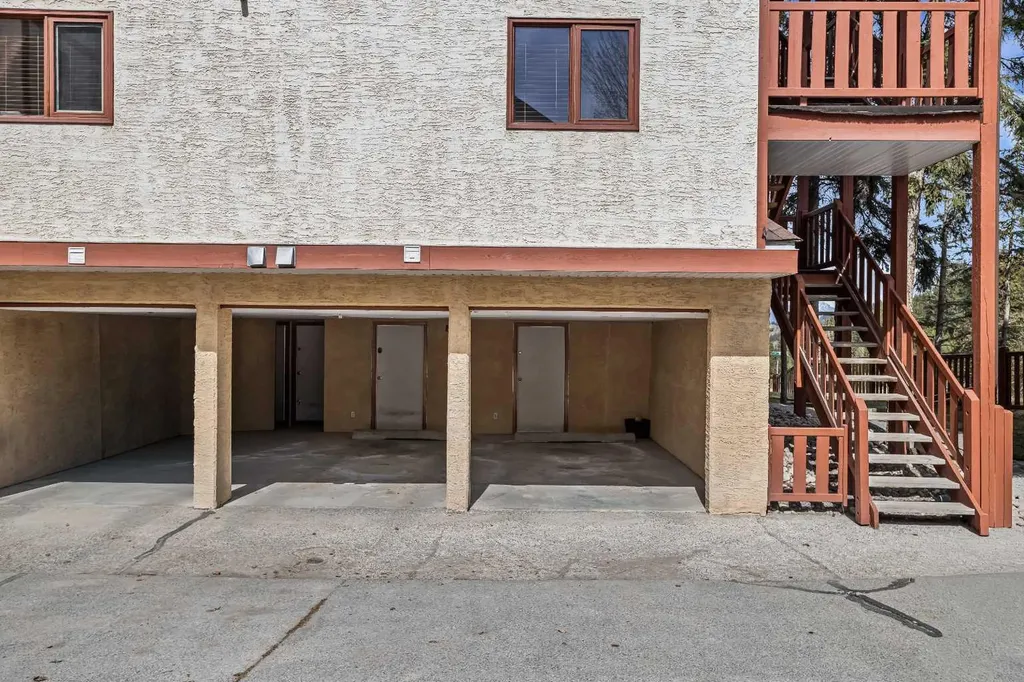 9 Blackrock Crescent W Canmore AB T1W 1A2