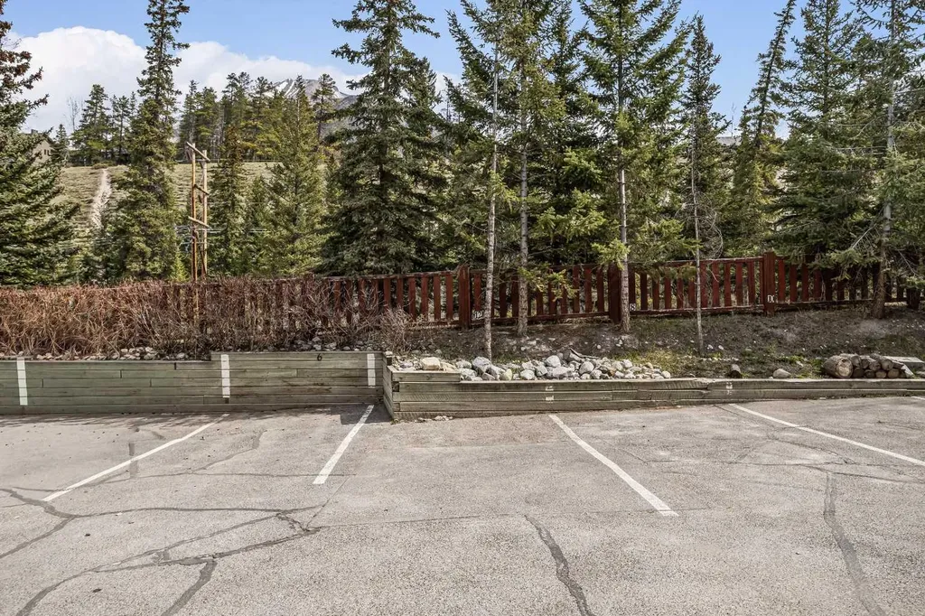 9 Blackrock Crescent W Canmore AB T1W 1A2