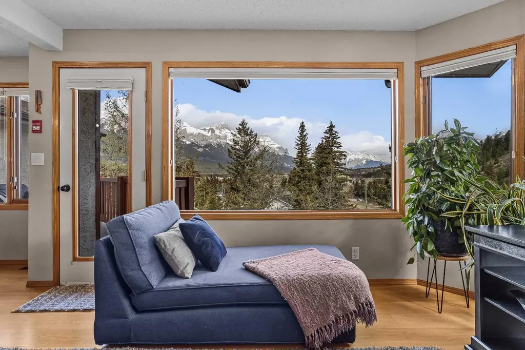 9 Blackrock Crescent W Canmore AB T1W 1A2
