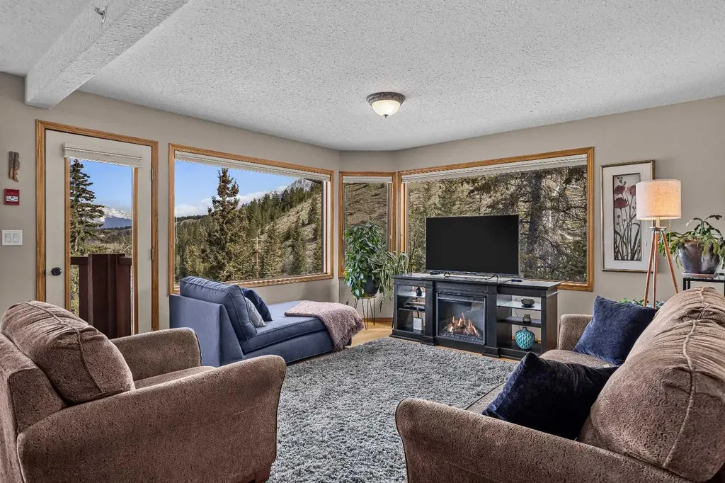9 Blackrock Crescent W Canmore AB T1W 1A2