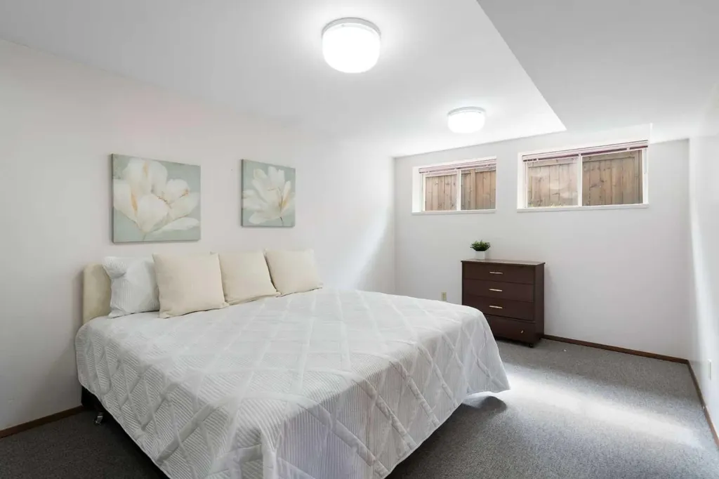 5047 Batchelor Crescent NW Calgary AB T2L 1S8