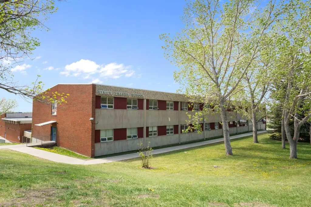 5047 Batchelor Crescent NW Calgary AB T2L 1S8