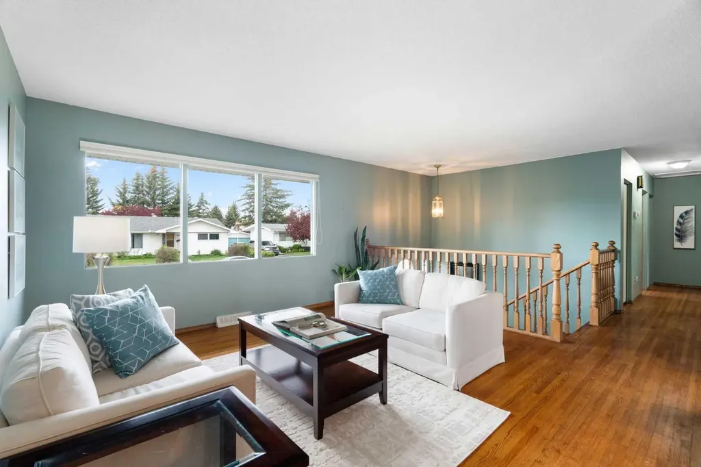 5047 Batchelor Crescent NW Calgary AB T2L 1S8