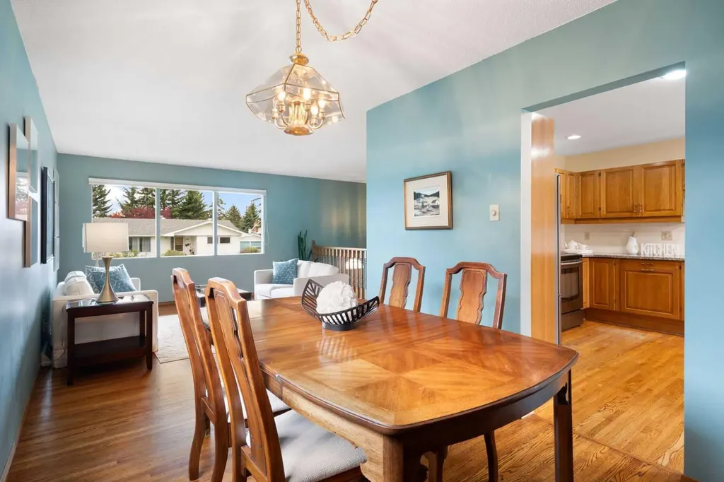 5047 Batchelor Crescent NW Calgary AB T2L 1S8