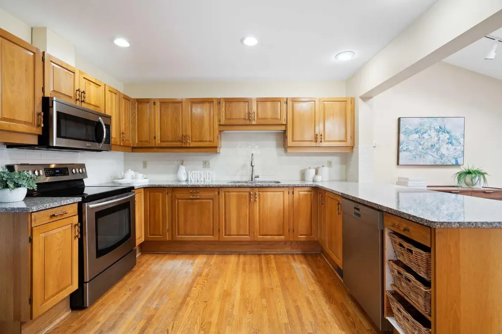 5047 Batchelor Crescent NW Calgary AB T2L 1S8