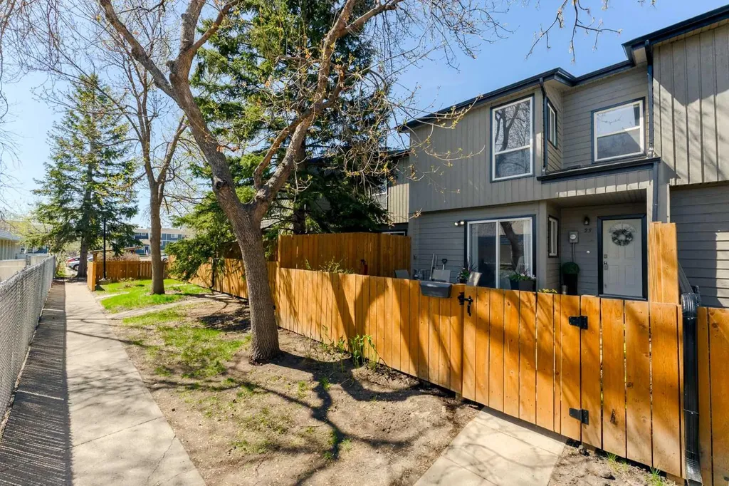 420 Grier Avenue NE Calgary AB T2K 5X6