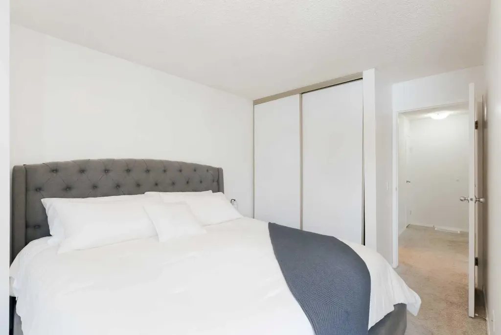 420 Grier Avenue NE Calgary AB T2K 5X6