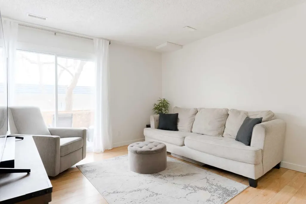 420 Grier Avenue NE Calgary AB T2K 5X6