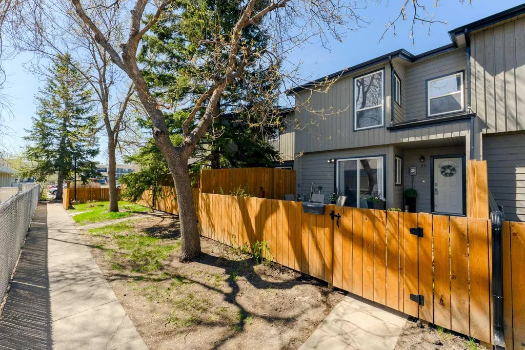 420 Grier Avenue NE Calgary AB T2K 5X6