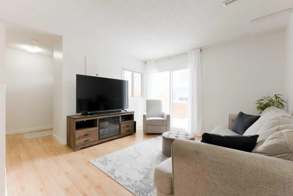 420 Grier Avenue NE Calgary AB T2K 5X6