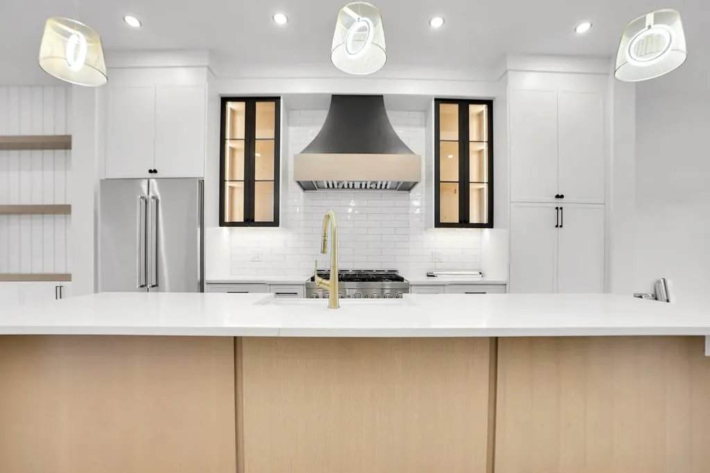 8528 47 Avenue NW Calgary AB t3b1z9