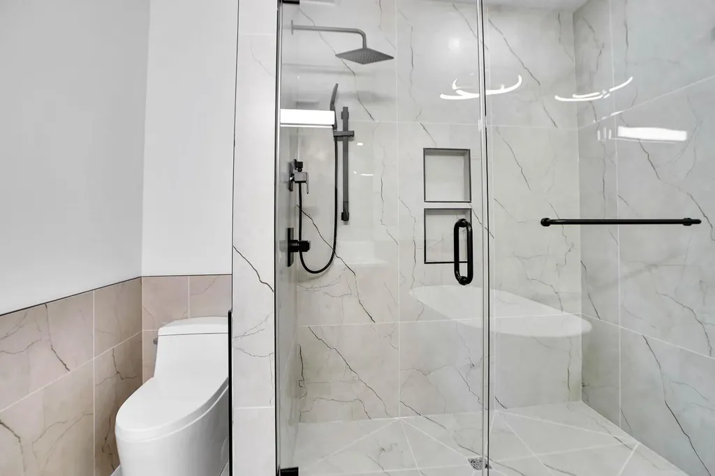 8528 47 Avenue NW Calgary AB t3b1z9
