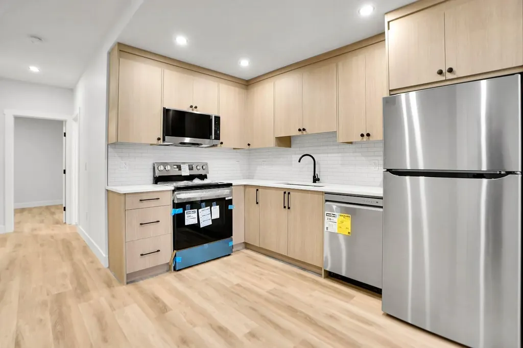 8528 47 Avenue NW Calgary AB t3b1z9