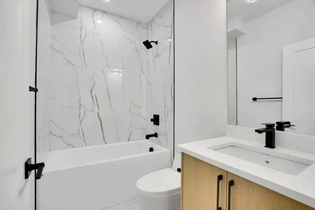 8528 47 Avenue NW Calgary AB t3b1z9