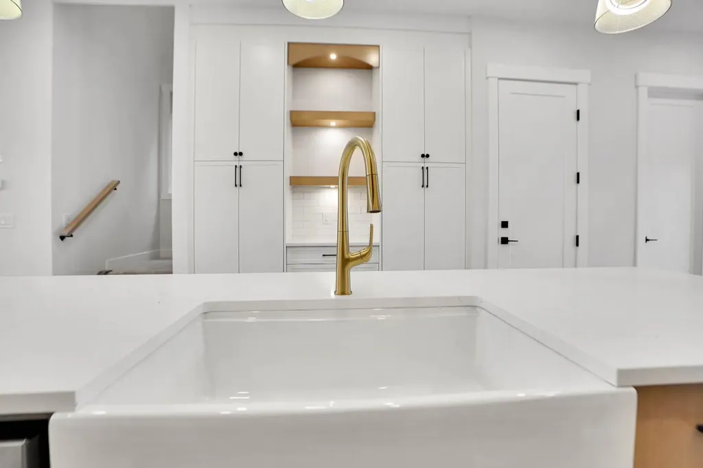 8528 47 Avenue NW Calgary AB t3b1z9