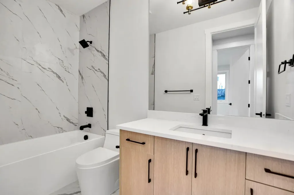 8528 47 Avenue NW Calgary AB t3b1z9