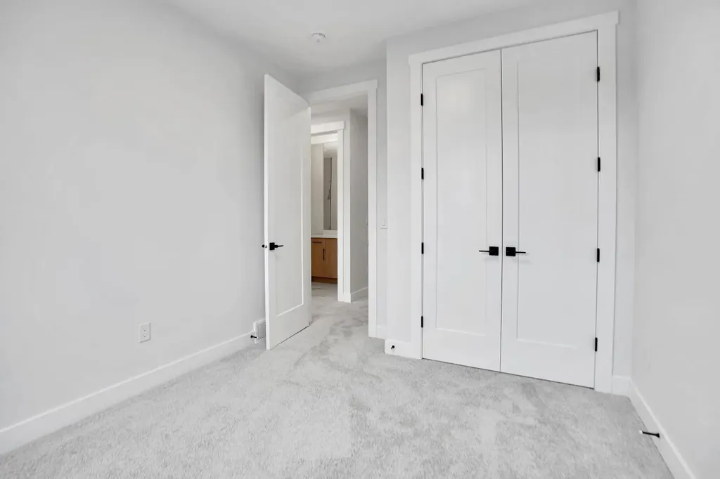 8528 47 Avenue NW Calgary AB t3b1z9