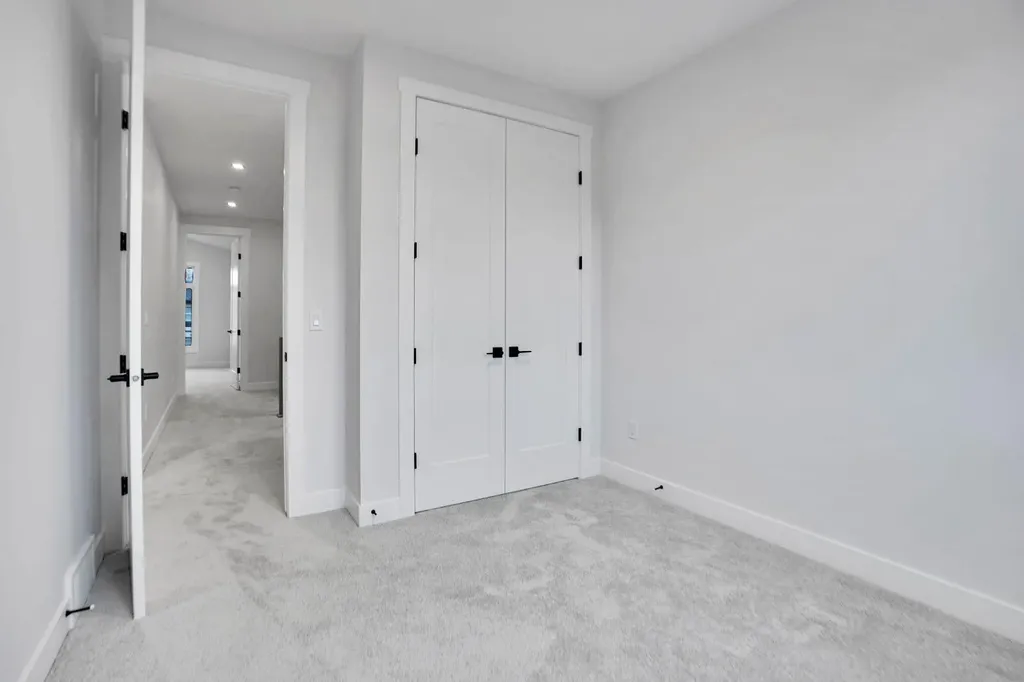 8528 47 Avenue NW Calgary AB t3b1z9