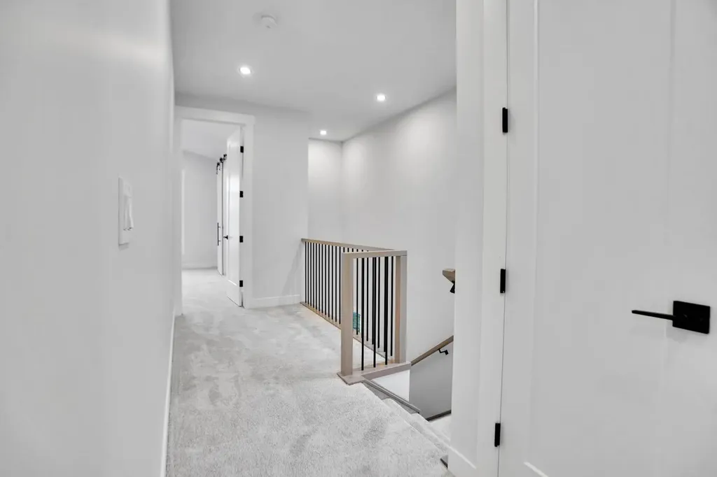 8528 47 Avenue NW Calgary AB t3b1z9