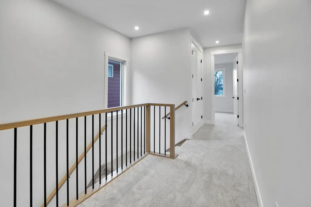8528 47 Avenue NW Calgary AB t3b1z9