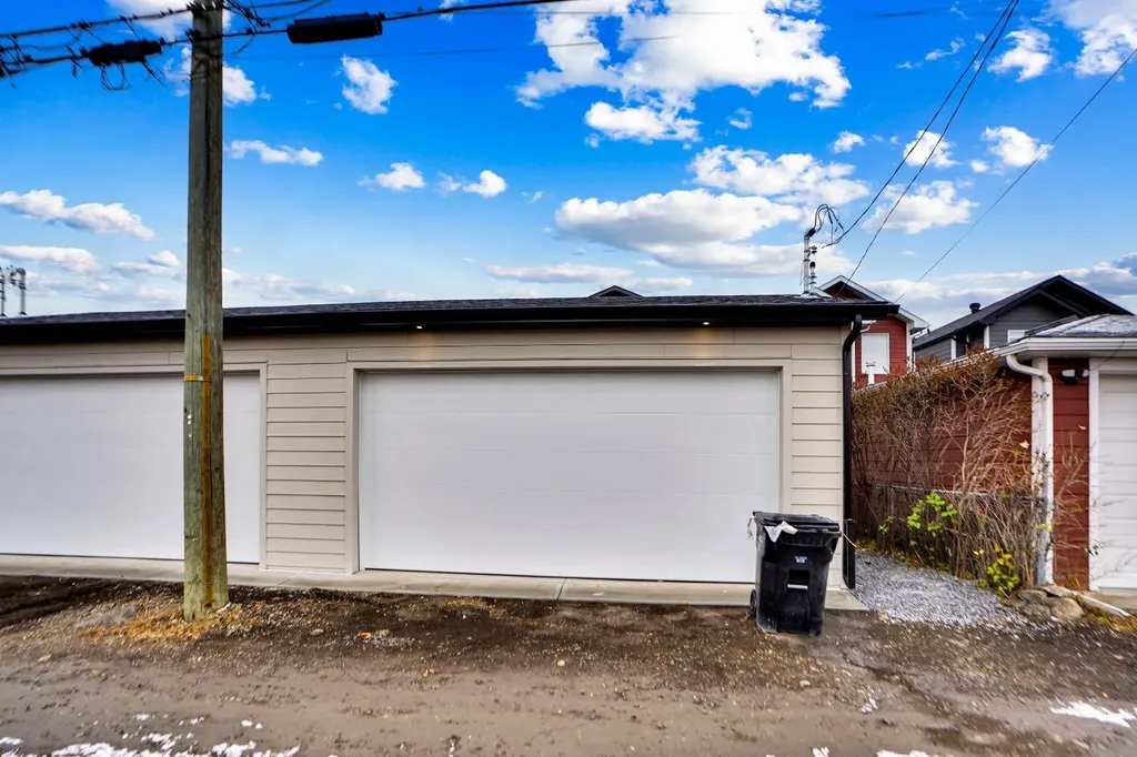 8528 47 Avenue NW Calgary AB t3b1z9