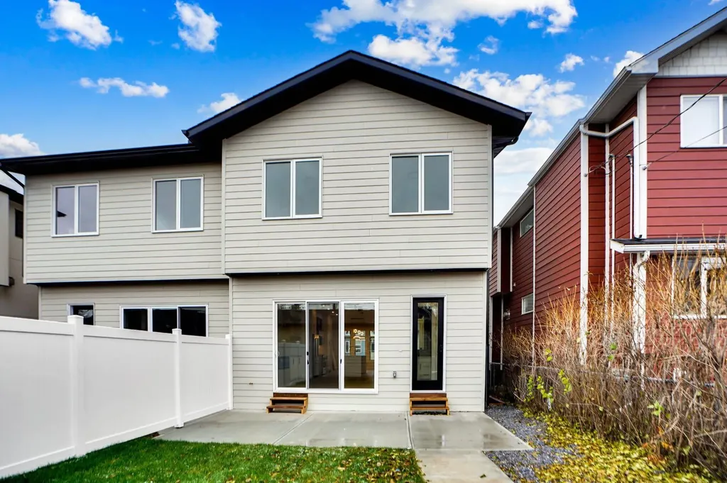 8528 47 Avenue NW Calgary AB t3b1z9