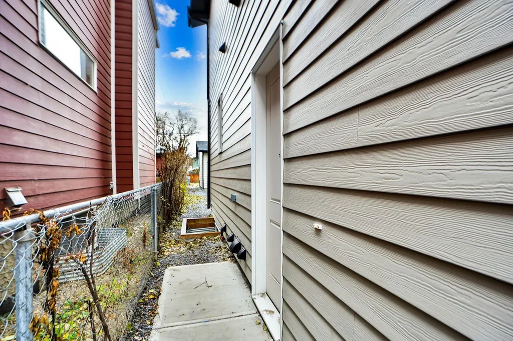 8528 47 Avenue NW Calgary AB t3b1z9